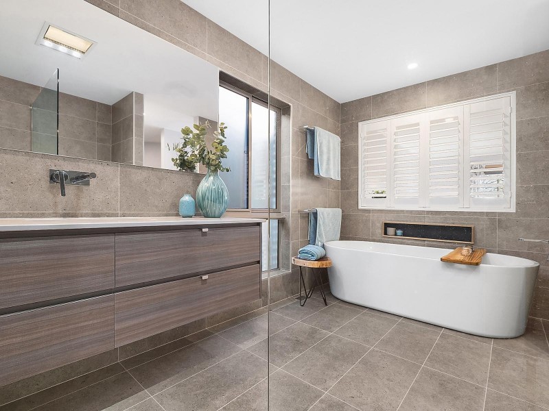 18 Lakeview Gardens, Jerrabomberra NSW 2619