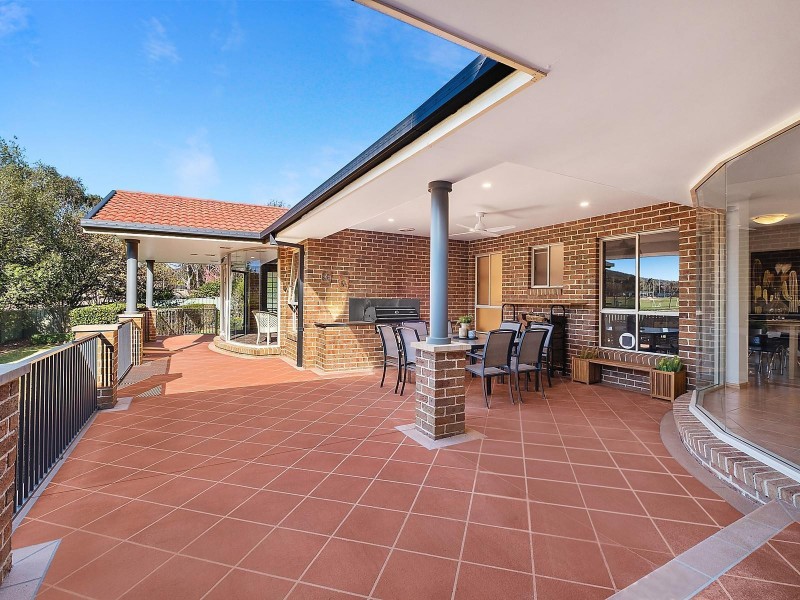 18 Lakeview Gardens, Jerrabomberra NSW 2619