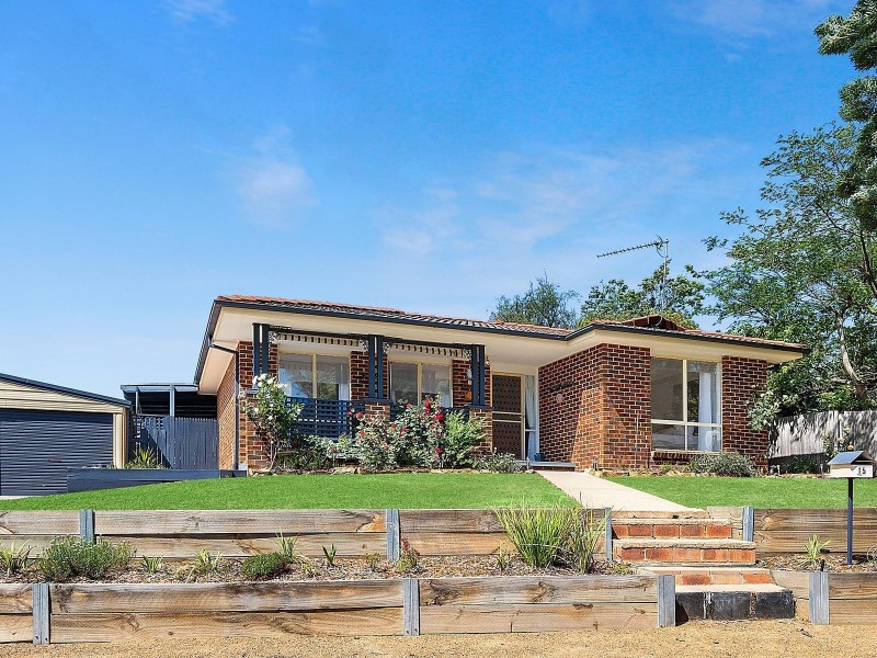 15 Bellchambers Crescent, Banks ACT 2906