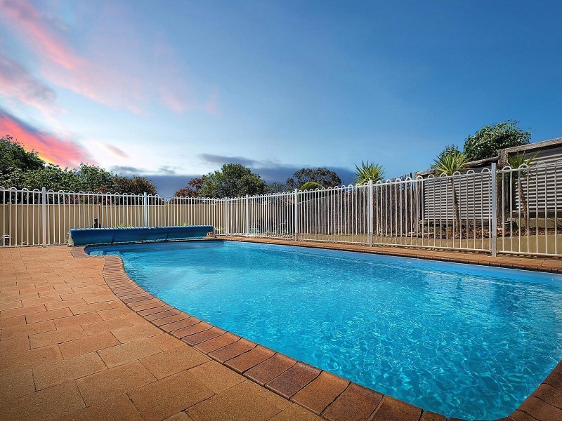 15 Bellchambers Crescent, Banks ACT 2906