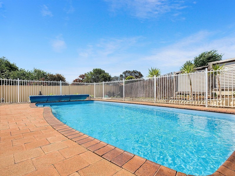 15 Bellchambers Crescent, Banks ACT 2906