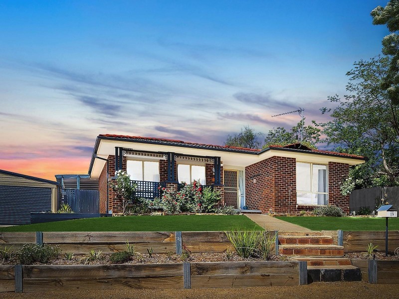 15 Bellchambers Crescent, Banks ACT 2906