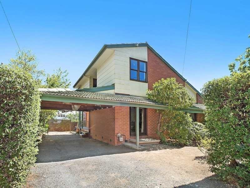 2 Barron Street, Deakin ACT 2600