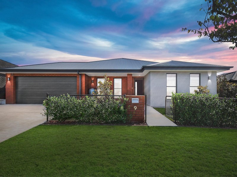 9 Griffiths Link, Googong NSW 2620