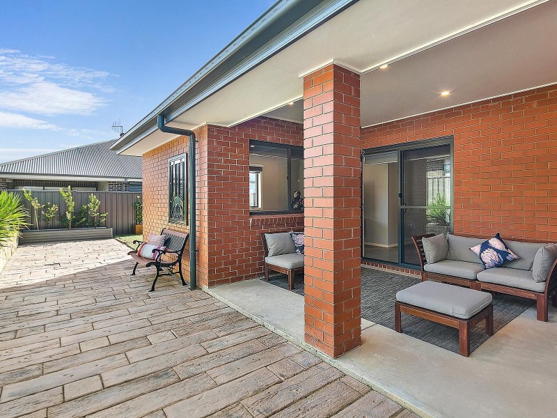 9 Griffiths Link, Googong NSW 2620