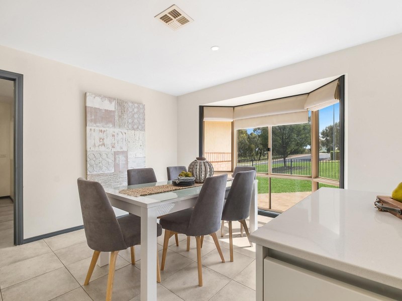 1 Bluestone Gardens, Jerrabomberra NSW 2619