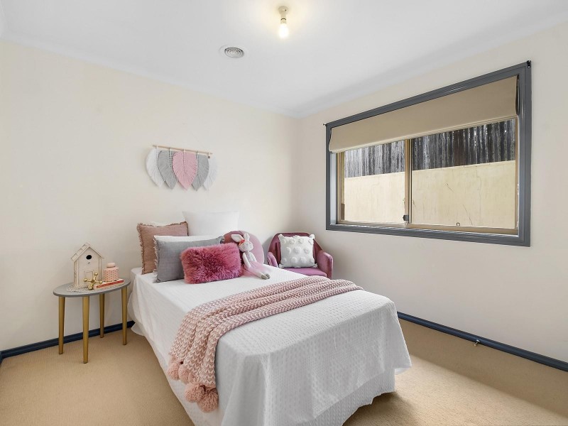 1 Bluestone Gardens, Jerrabomberra NSW 2619