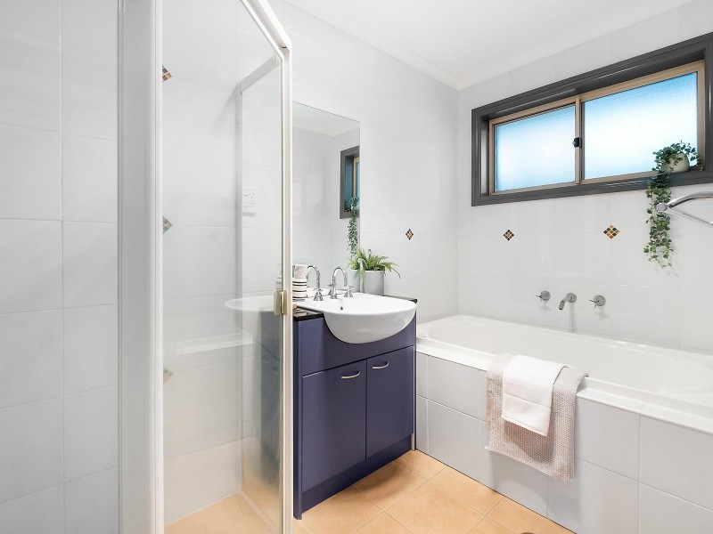 1 Bluestone Gardens, Jerrabomberra NSW 2619