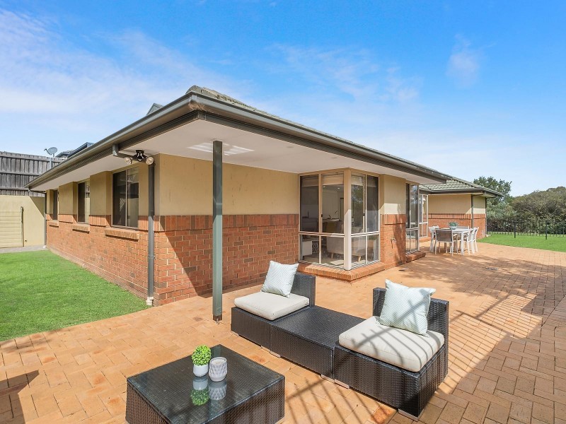 1 Bluestone Gardens, Jerrabomberra NSW 2619
