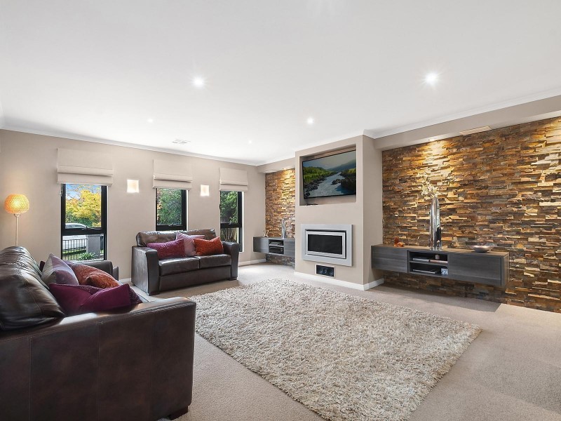 16 Winter Place, Jerrabomberra NSW 2619