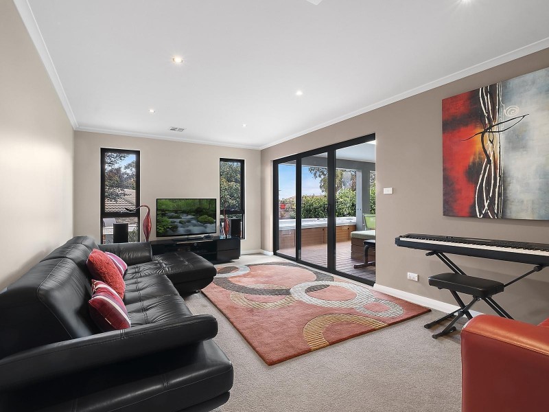 16 Winter Place, Jerrabomberra NSW 2619