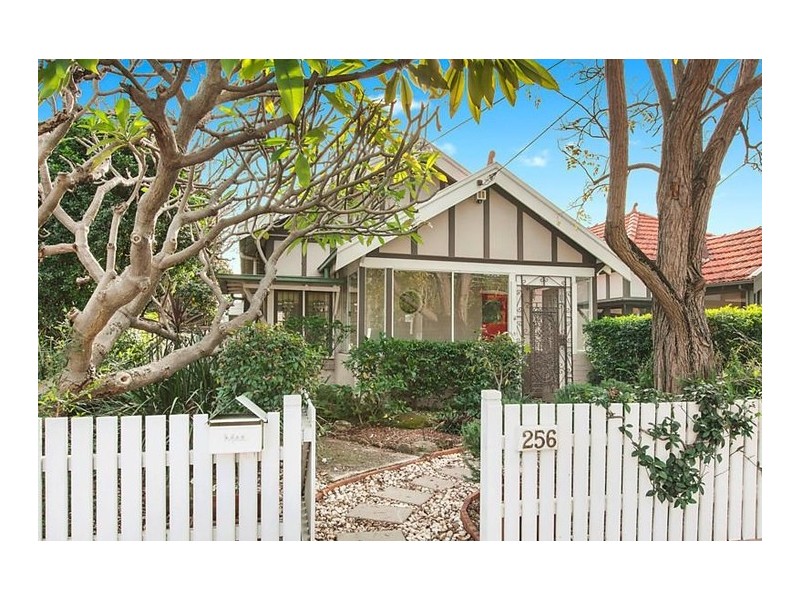 256 Lyons Road, Russell Lea NSW 2046