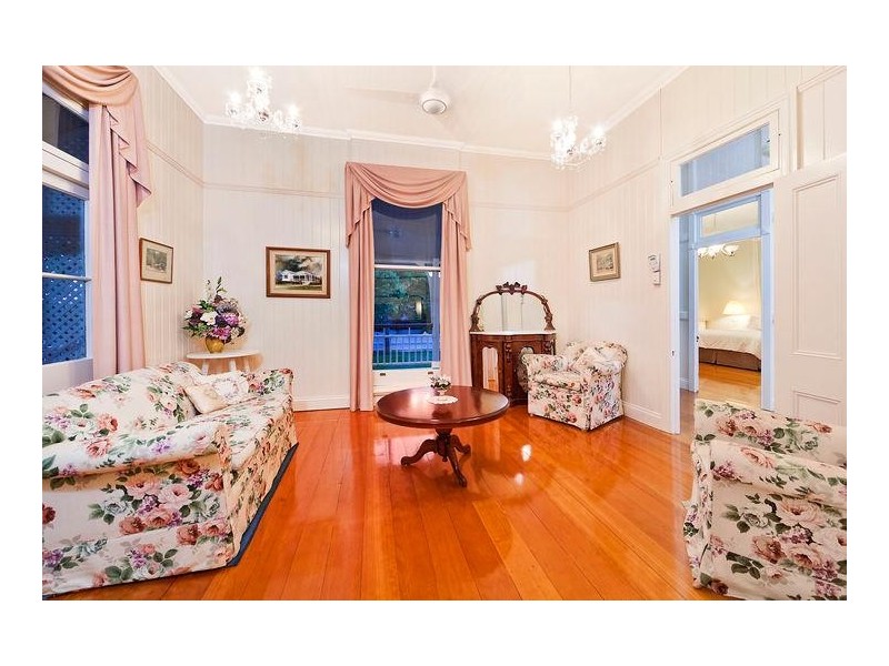 121 Waverley Road, Taringa QLD 4068