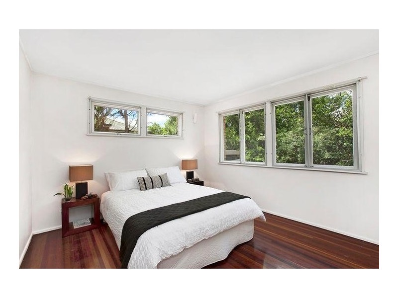 19 Rialanna Street, Kenmore QLD 4069