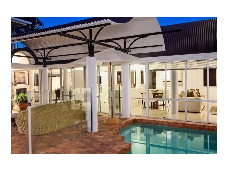 25 Eighth Avenue, St Lucia QLD 4067