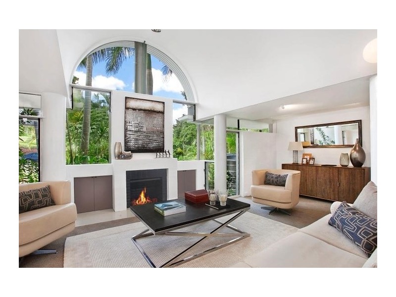 25 Eighth Avenue, St Lucia QLD 4067