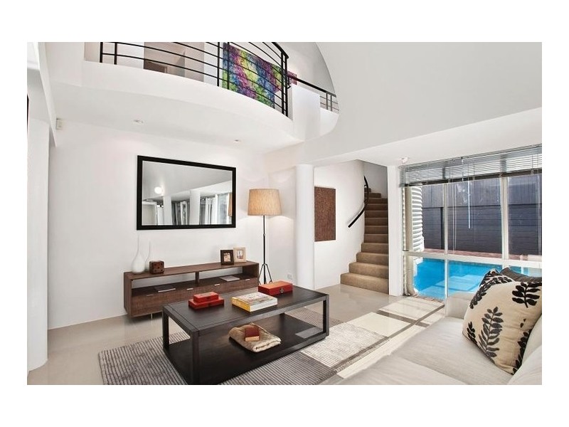 25 Eighth Avenue, St Lucia QLD 4067