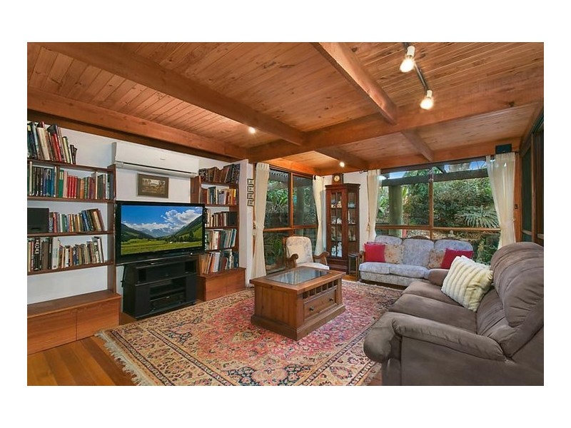 10 Jenkinson Street, Indooroopilly QLD 4068