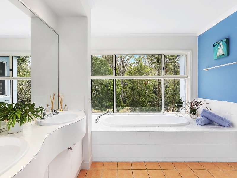 19 Friary Fields Court, Kenmore Hills QLD 4069