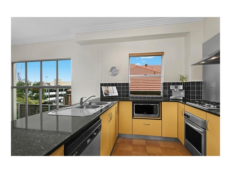 2/23 Musgrave Road, Indooroopilly QLD 4068