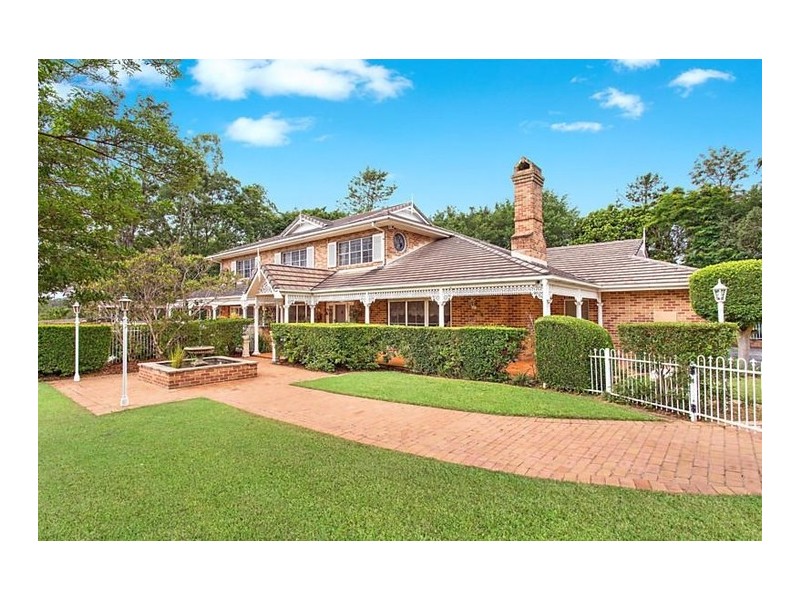 7 Logan Court, Clear Mountain QLD 4500