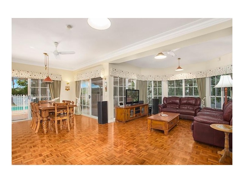 7 Logan Court, Clear Mountain QLD 4500