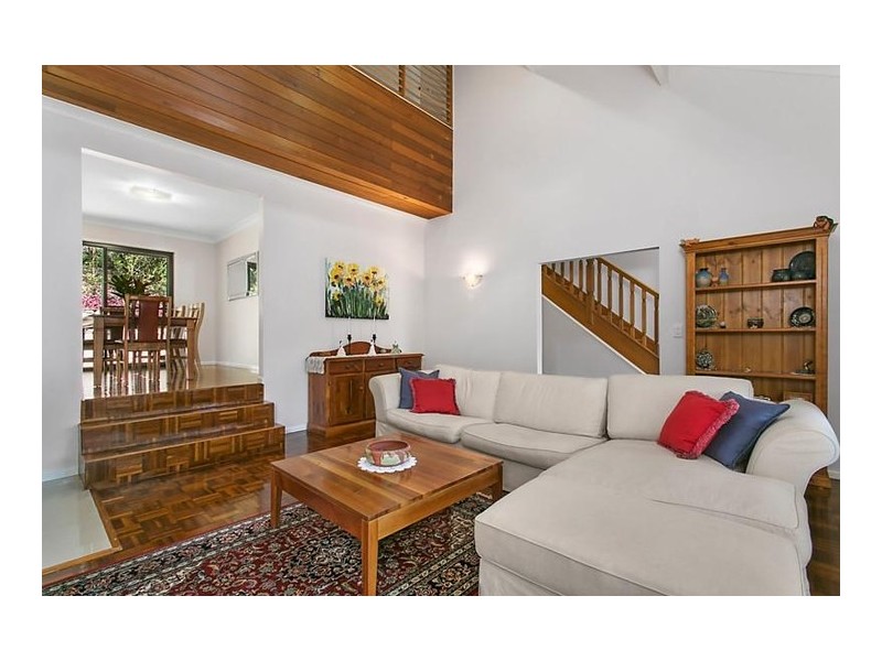 11 Donna Street, Kenmore QLD 4069