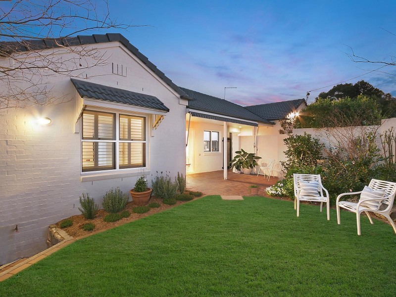 10 Glencairn Avenue, Indooroopilly QLD 4068