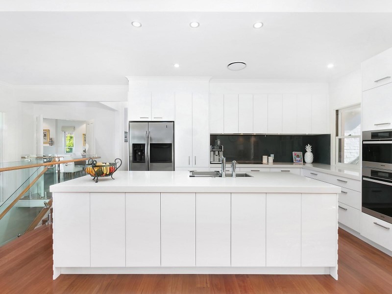 10 Glencairn Avenue, Indooroopilly QLD 4068