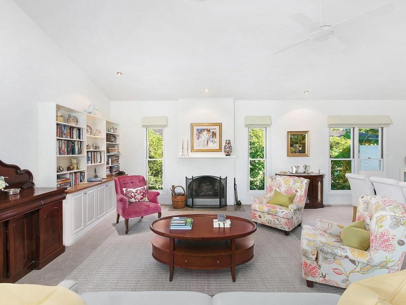 10 Glencairn Avenue, Indooroopilly QLD 4068