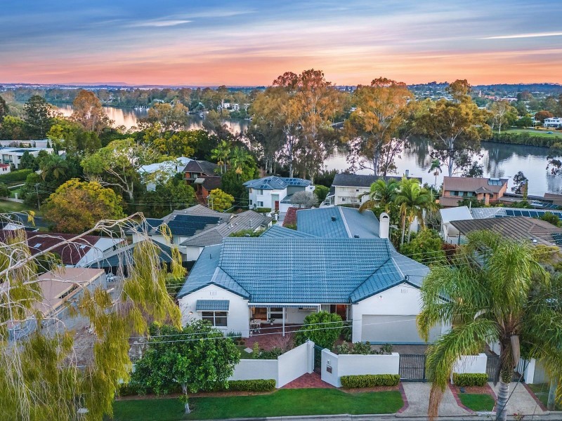 10 Glencairn Avenue, Indooroopilly QLD 4068