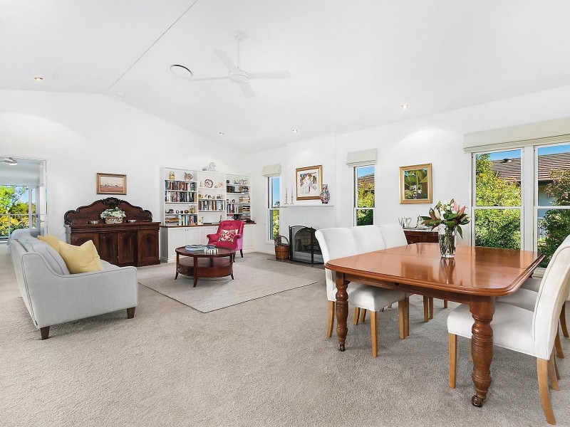 10 Glencairn Avenue, Indooroopilly QLD 4068