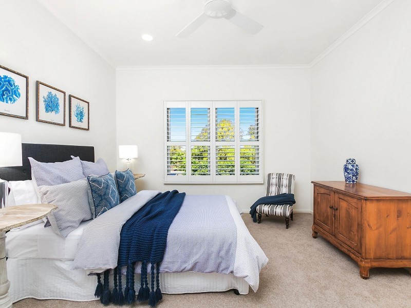 10 Glencairn Avenue, Indooroopilly QLD 4068