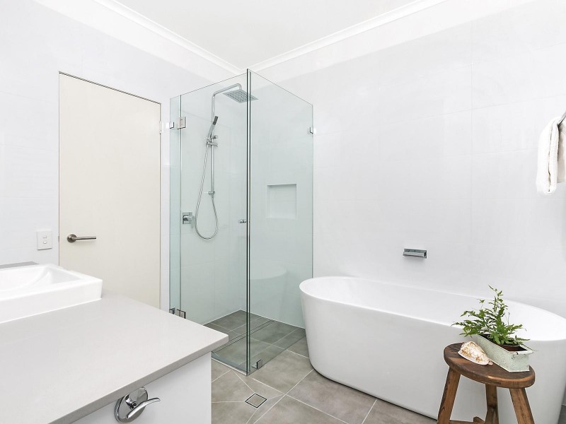 10 Glencairn Avenue, Indooroopilly QLD 4068