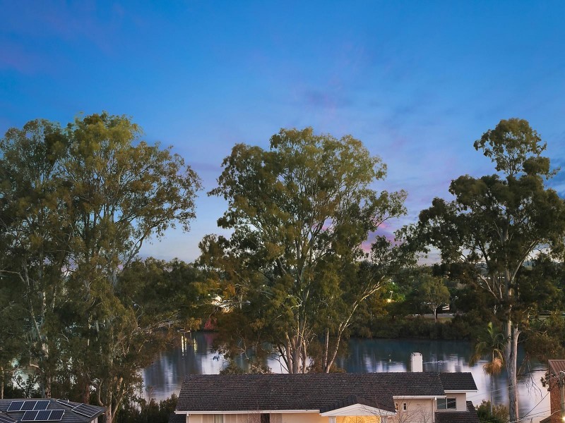 10 Glencairn Avenue, Indooroopilly QLD 4068