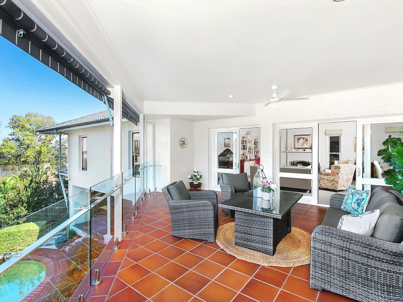 10 Glencairn Avenue, Indooroopilly QLD 4068