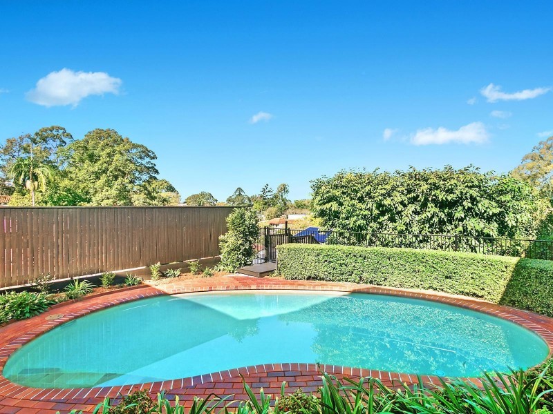 10 Glencairn Avenue, Indooroopilly QLD 4068