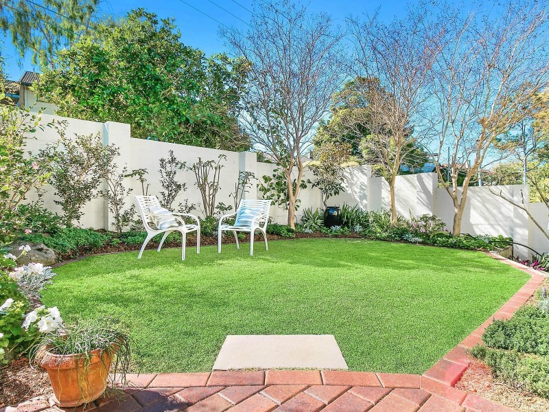 10 Glencairn Avenue, Indooroopilly QLD 4068