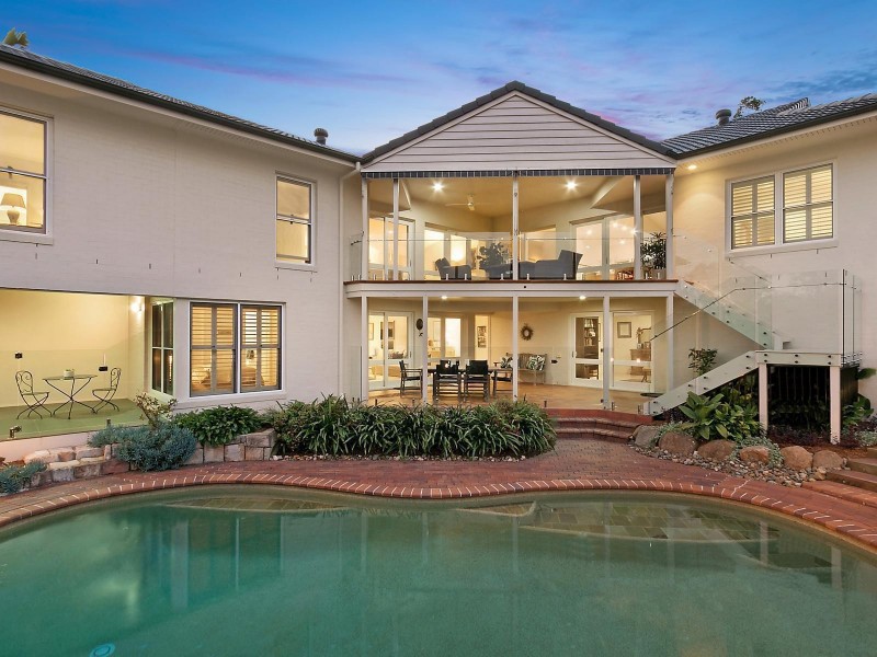 10 Glencairn Avenue, Indooroopilly QLD 4068