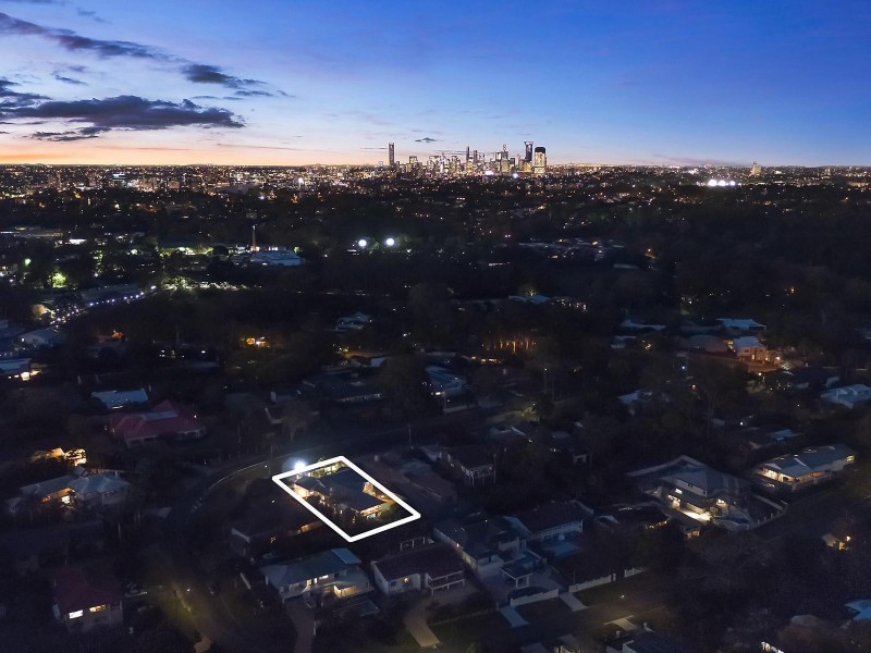 10 Glencairn Avenue, Indooroopilly QLD 4068