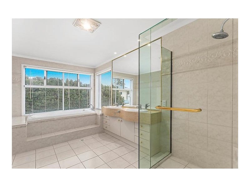 22 Samuel Place, Sinnamon Park QLD 4073