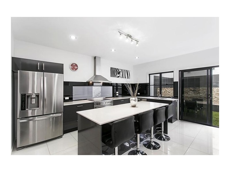 21 Kenton Street, Chapel Hill QLD 4069