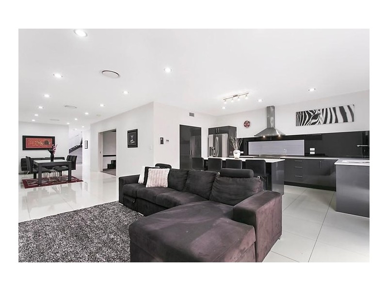 21 Kenton Street, Chapel Hill QLD 4069