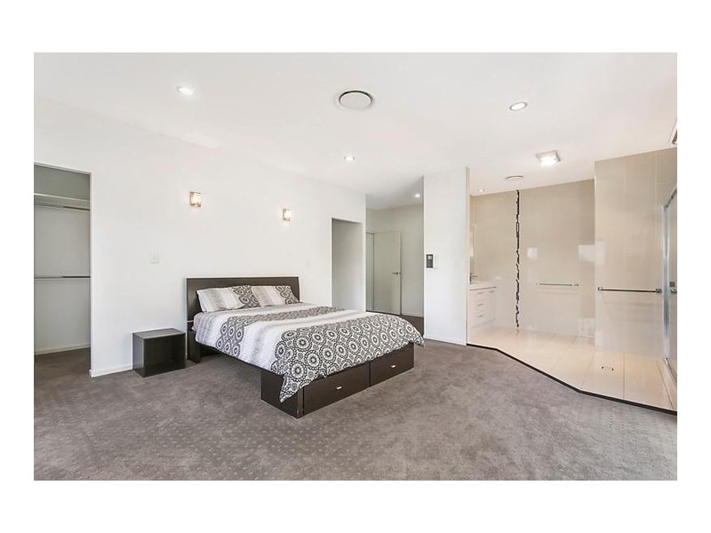 21 Kenton Street, Chapel Hill QLD 4069