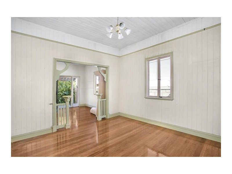 126 Morehead Avenue, Norman Park QLD 4170