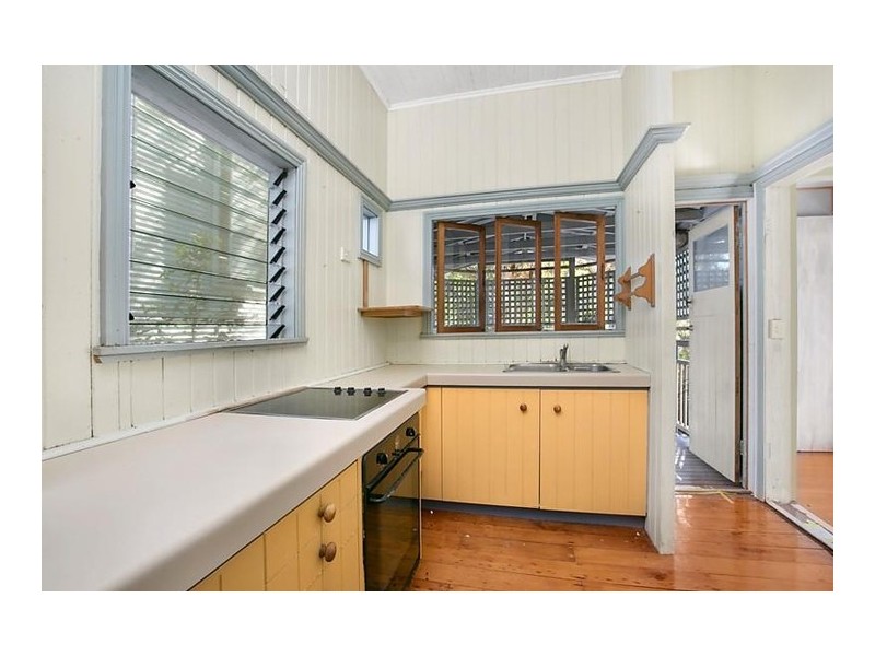 126 Morehead Avenue, Norman Park QLD 4170