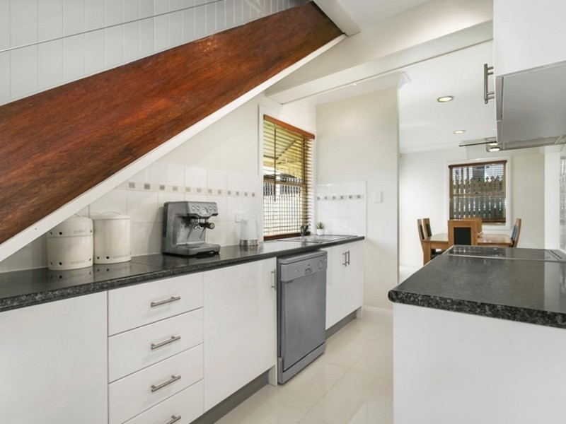 33 Lucy Street, Milton QLD 4064