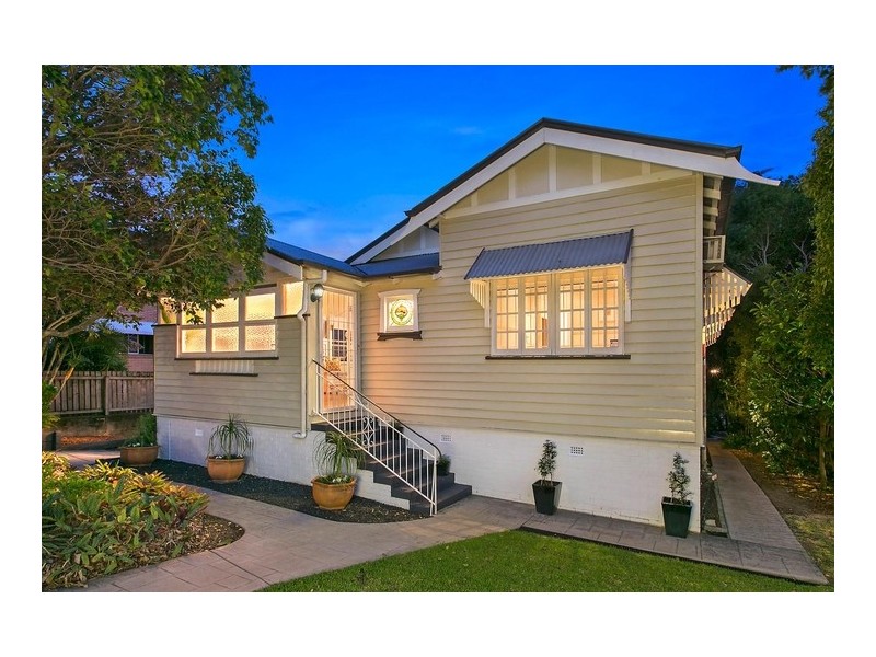 8 McLay Street, Coorparoo QLD 4151