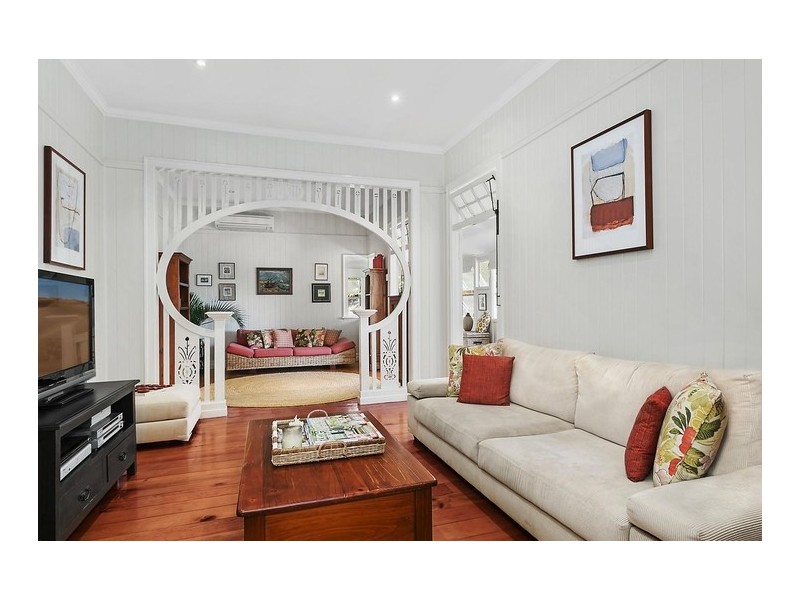 8 McLay Street, Coorparoo QLD 4151