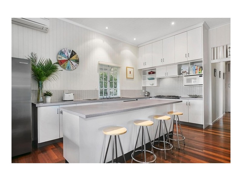 8 McLay Street, Coorparoo QLD 4151